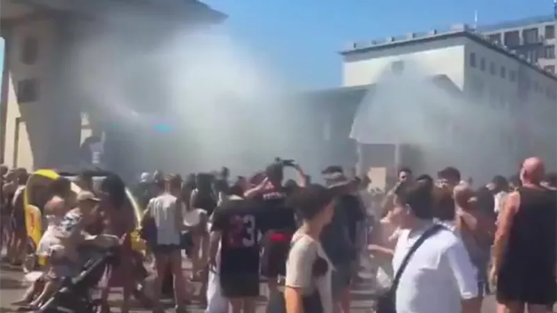 بترطب على شعبها.. شرطة برلين ترش رذاذ المياه على السكان في الحر