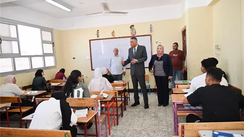 محافظ جنوب سيناء يتفقد لجان الثانوية العامة بشرم الشيخ وطور سيناء
