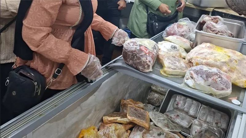 ضبط لحوم ودواجن وثومية فاسدة بأحد محلات المشويات والشاورما ببورسعيد