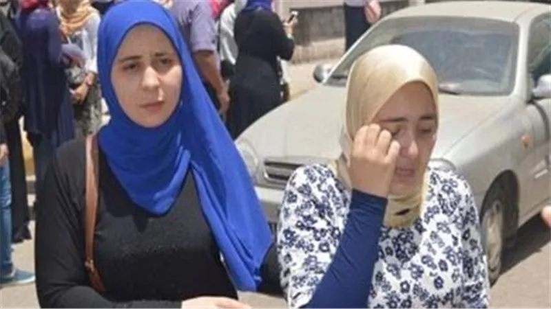 دموع وتأثر بين طلاب دمياط بعد امتحان اللغة العربية وشكاوى من النحو