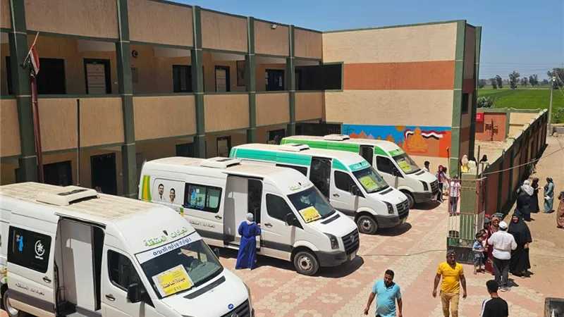 محافظ الغربية يتابع القافلة الطبية بعزبة صبح بمركز سمنود       