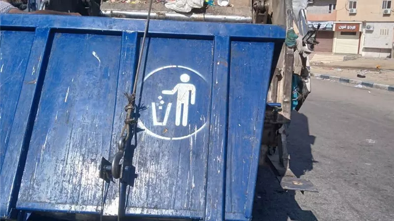 حي عتاقة يواصل حملات النظافة اليومية ورفع المخلفات بشوارع السويس