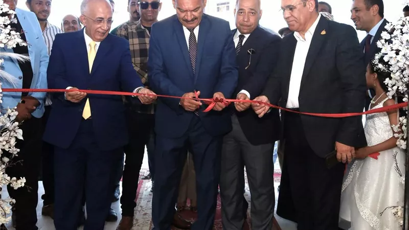 محافظ السويس يفتتح مركز الإيرادات والتشغيل التجاري بحي عتاقة بعد تطويره