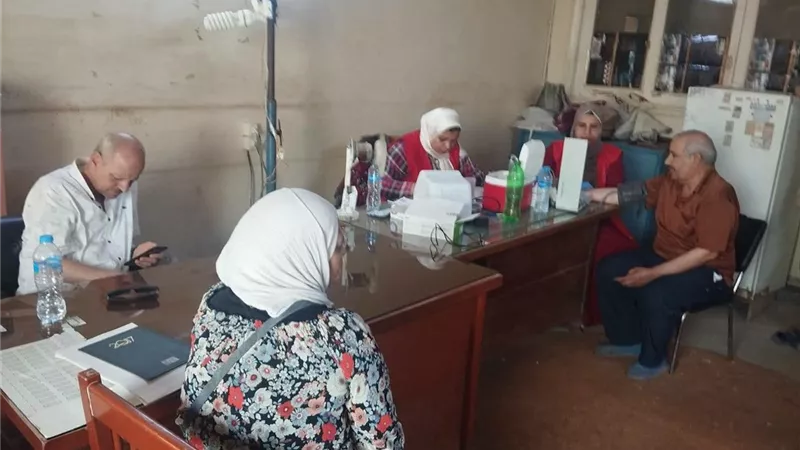 فرق المبادرات الرئاسية تنفذ قافلة للكشف عن الأمراض المزمنة بشركة مصر إيران  