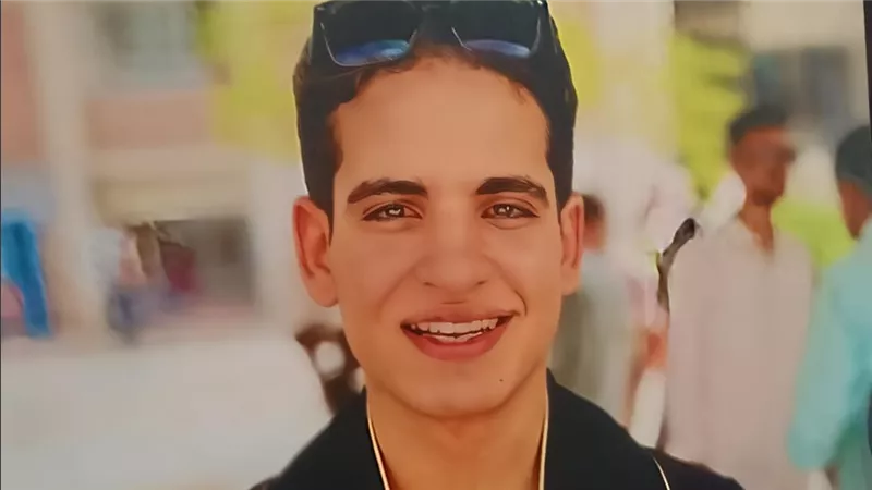 في لفتة وفاء مؤثرة.. طلاب حقوق قنا يكرّمون زميلهم الراحل في حفل تخرجهم