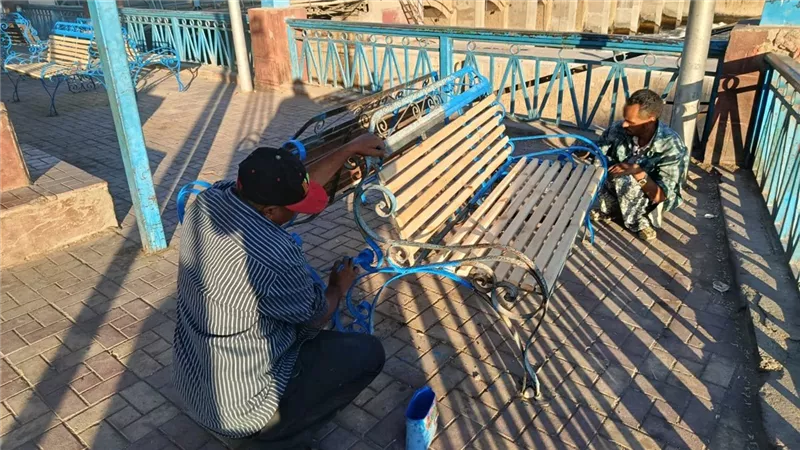 أسيوط: رفع كفاءة مقاعد الكورنيش وتركيب مقاعد خشبية جديدة للمواطنين