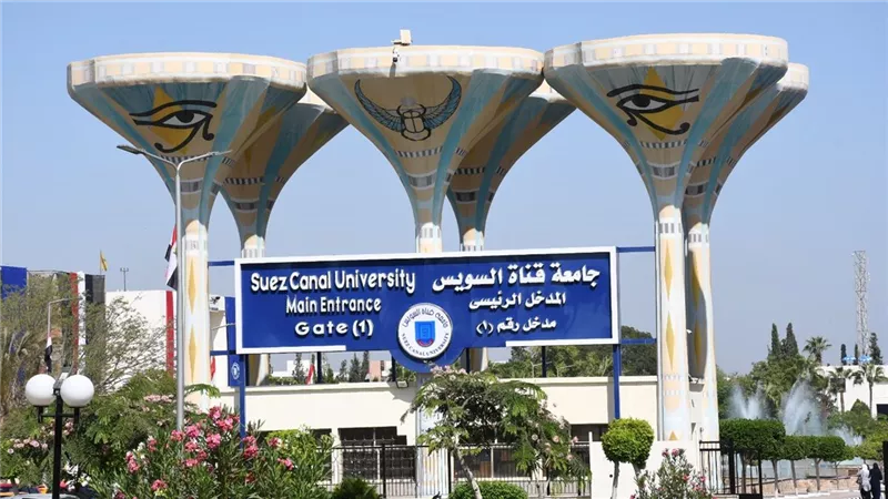 رئيس جامعة قناة السويس يعتمد نتيجة كلية التجارة ويهنئ الناجحين