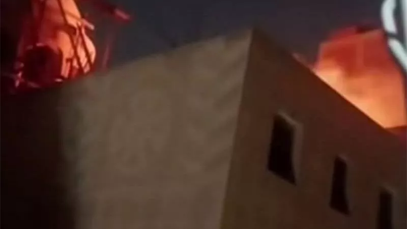 حريق أعلى مبنى خدمات كنيسة مار جرجس بالخصوص.. والسيطرة عليه قبل امتداده