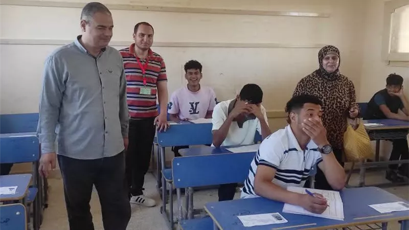 هدوء وانتظام الامتحانات.. قيادات منطقة السويس الأزهرية تتابع سير الثانوية 