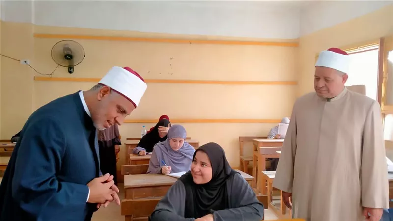 رئيس قطاع المعاهد يعد بتكريم 4 شقيقات «توأم» في امتحانات الثانوية الأزهرية