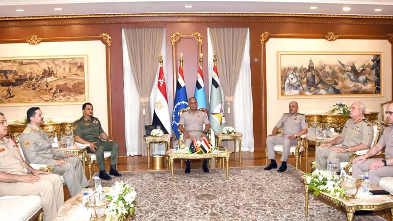 وزير الدفاع يلتقي نائب القائد العام ورئيس الأركان العامة للجيش الوطني الليبي