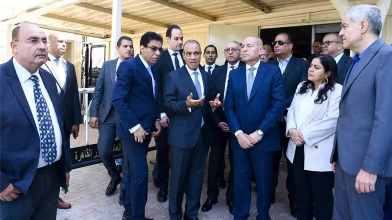 وزير الخارجية يتفقد تطوير مكتب تصديقات المريلاند ويؤكد استمرار تحديث الخدمات 