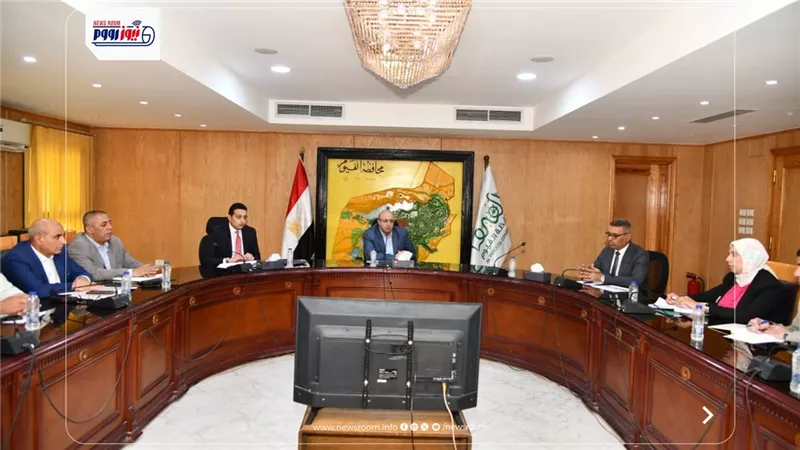 محافظ الفيوم يتابع الموقف التنفيذي لمشروعات القرض الأوروبي