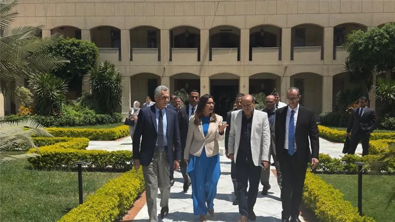 وزيرة الثقافة تجرى جولة تفقدية بدار الأوبرا وتعقد اجتماعا مع رئيس الأوبرا