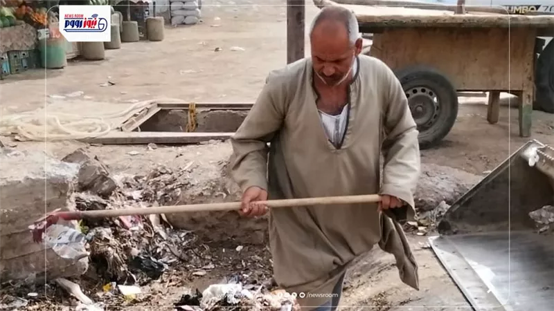 حملات مكثفة للنظافة ورفع الإشغالات وتمهيد الطرق بمركزي سنورس وإطسا بالفيوم 