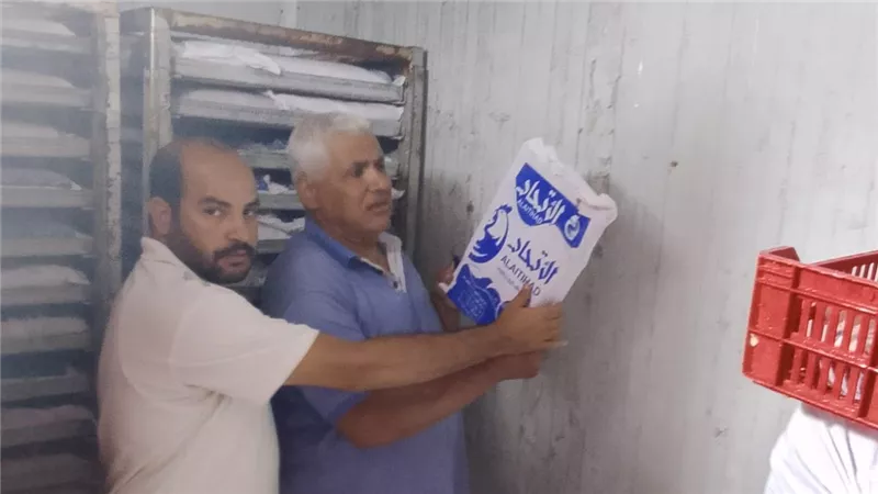 تموين الشرقية يضبط 60 ألف زجاجة مياه مجهولة و 67 ألف عبوة دوائية مخالفة