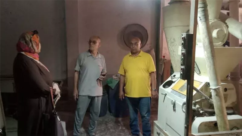 ضبط مواد غير صالحة للاستخدام الغذائي داخل محل عصائر خلال حملة لمتابعة الشكاوى