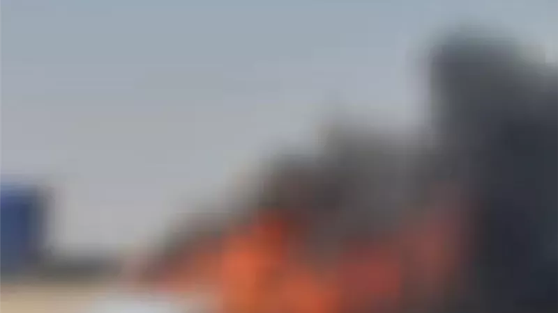 الدخان غطى السماء.. اشتعال سيارة أعلى الدائري الإقليمي يثير الذعر