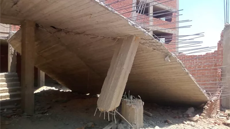 إزالة سقف مخالف بالدور السادس في حملة مكبرة بدمنهور