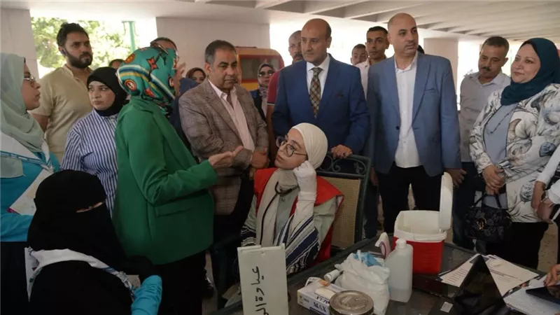 شباب أسيوط يشاركون في الحملة القومية للتبرع بالدم دعمًا لجهود وزارة الصحة
