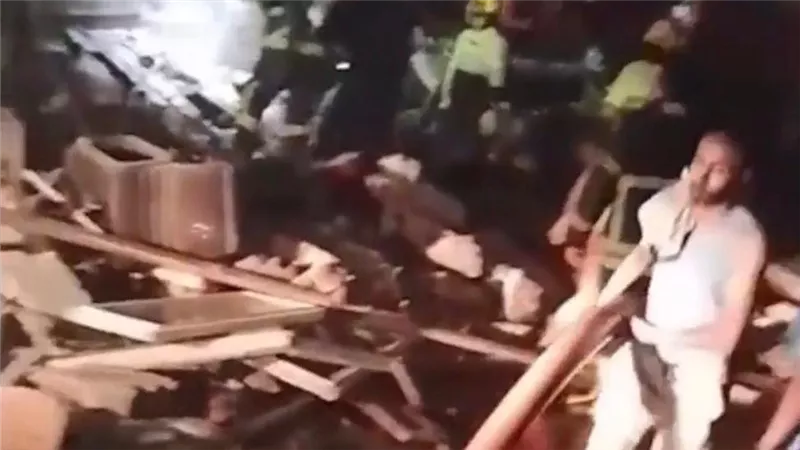 استشهاد ضابط بالحماية المدنية وإصابة 15 في حريق منشأة ناصر