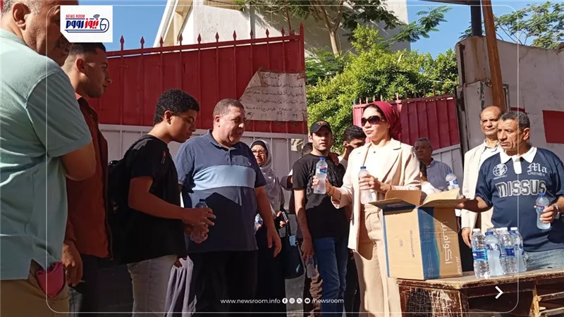 بالورود والشوكولاتة والمياه المعدنية.. تعليم الفيوم يستقبل طلاب النور للمكفوفين