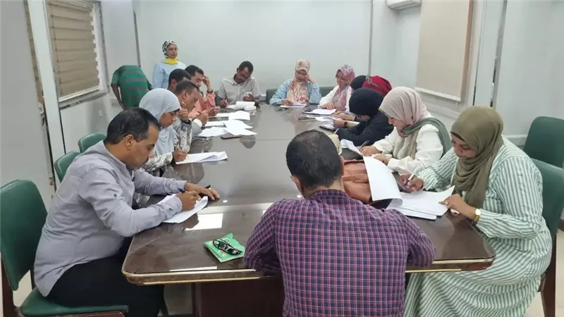 محافظ أسوان يتابع تأهيل الكوادر المحلية واختيار المرشحين للبرامج التدريبية