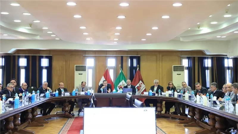 وزير التعليم العالي يترأس اجتماع المجلس الأعلى للمستشفيات الجامعية