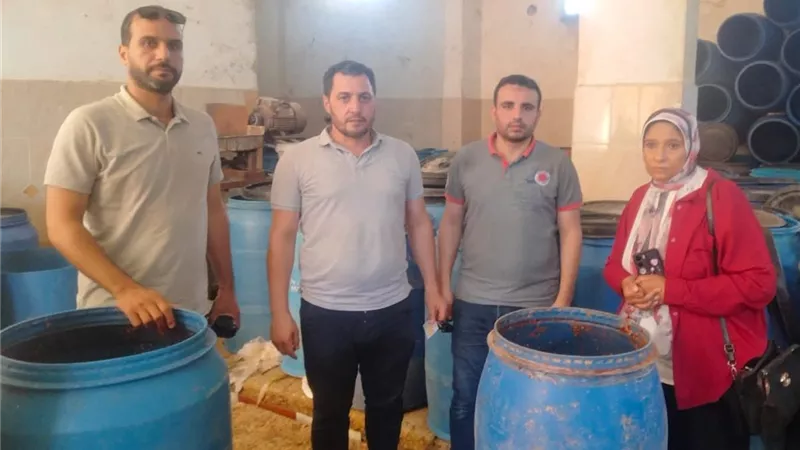 ضبط 30 برميل مخلل بدون بيانات في حملة بكفر الدوار البحيرة
