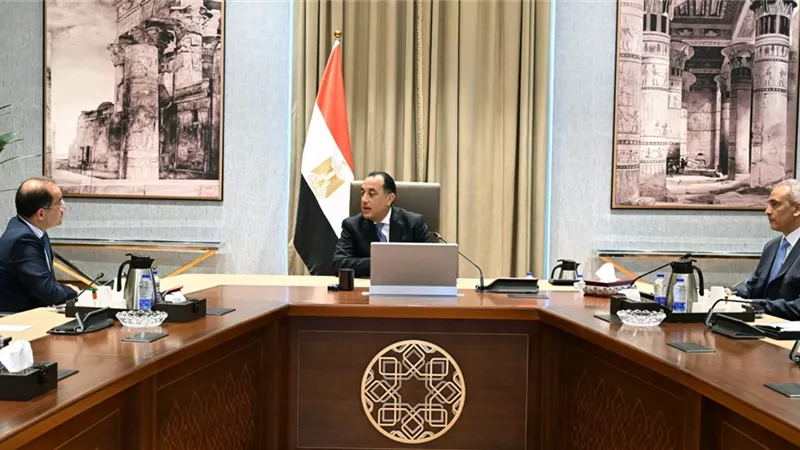 رئيس الوزراء يتابع مع وزير المالية الموازنة العامة للدولة لعام 2026/2027