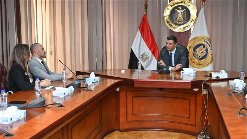 وزير الصناعة يبحث توسعات 