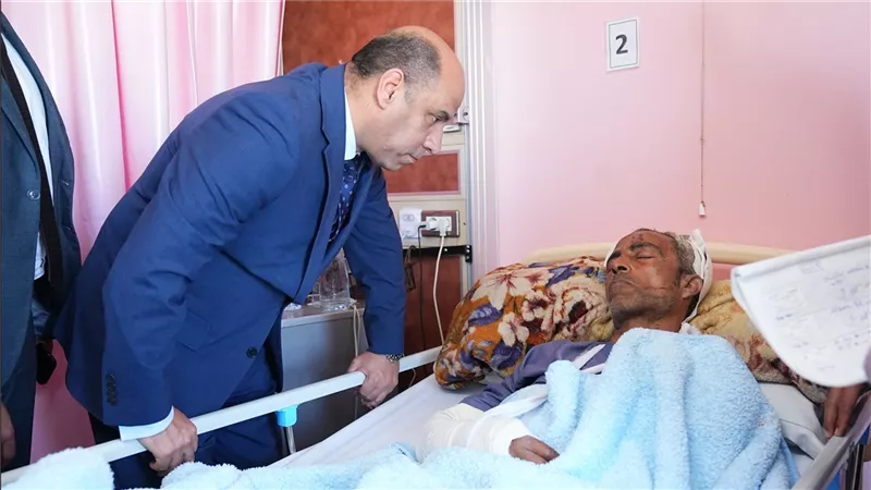 وزير العمل يزور مصابين من العمالة غير المنتظمة.. ويوجه بتقديم كافة الرعاية لهم