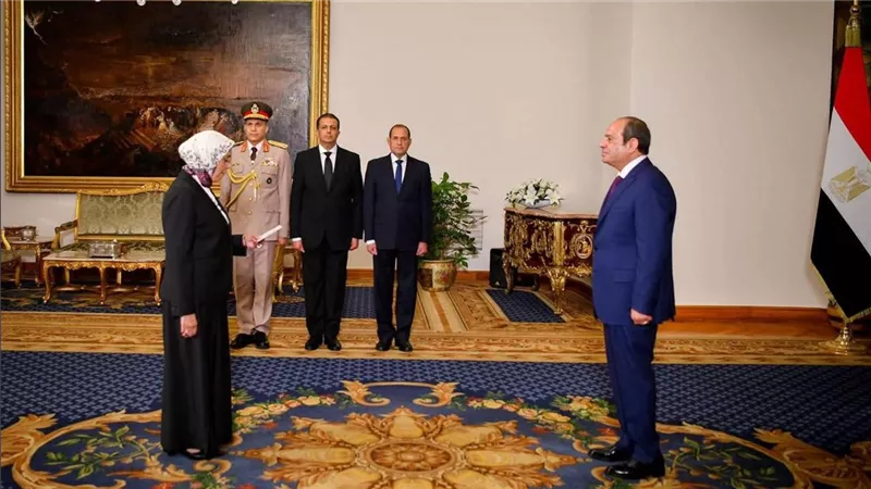 السيسي يشهد حلف اليمين للمستشارة هدى عيسى ويمنح محمد الشناوي وسام الجمهورية