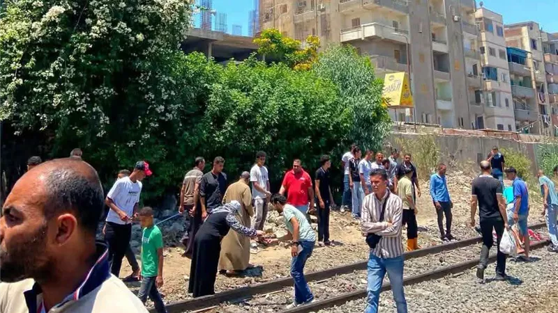 مصرع تاجر أدوات كهربائية صدمه قطار بمزلقان الكوبري العلوي بدمنهور في البحيرة