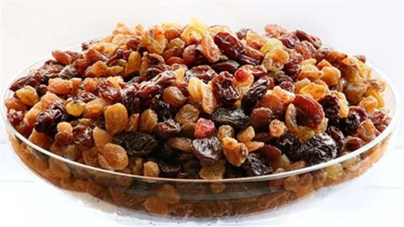 فوائد كبيرة.. هل يصبح الزبيب العلاج السحري لمشاكل الأمعاء؟