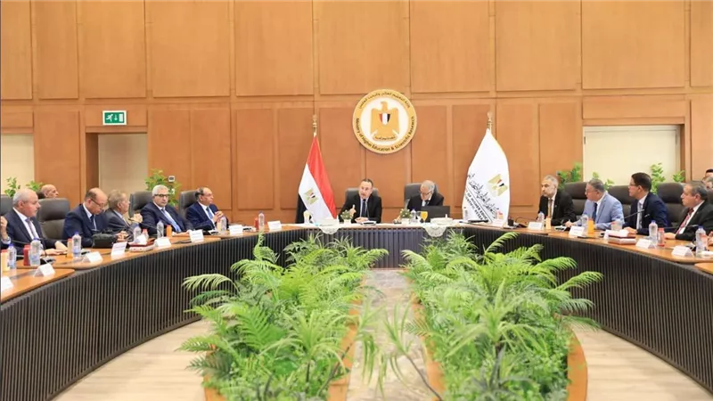 رئيس جامعة المنصورة يشارك في اجتماع مجلس الجامعات الأهلية