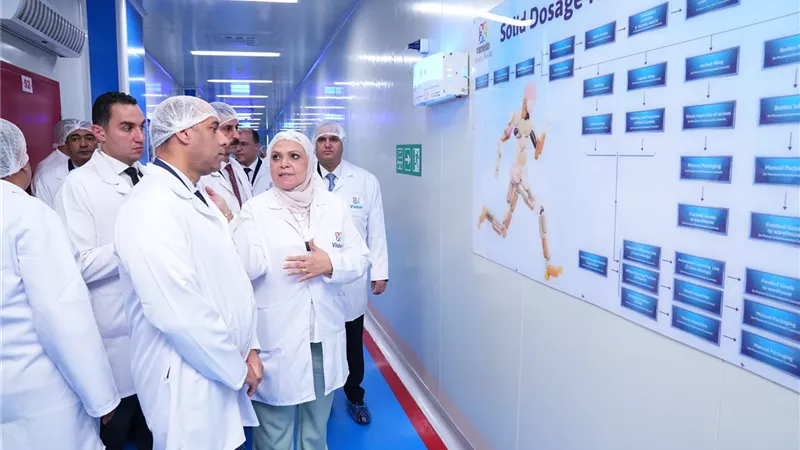 وزير العمل يزور «راميدا» ويؤكد دعم الدولة لتوطين صناعة الدواء