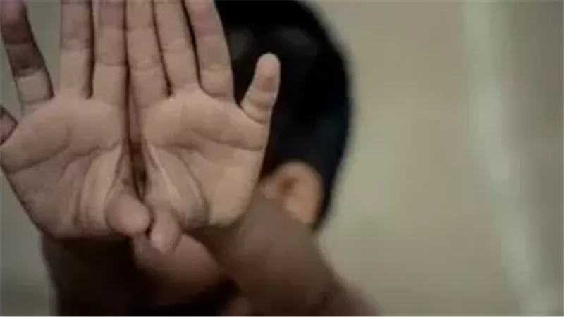 اوقفي الكارثة.. وسائل تربوية للتعامل مع الطفل الذي يضرب والديه