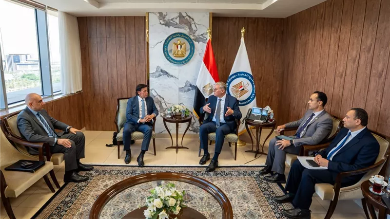 وزير البترول يبحث مع دانة غاز خطط زيادة الإنتاج من الدلتا