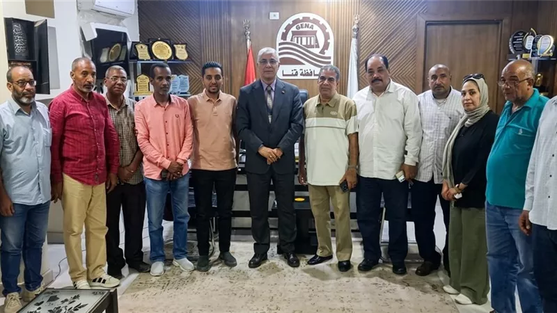 وكيل تعليم قنا يكرم أعضاء لجنة نظام ومراقبة الشهادة الإعدادية