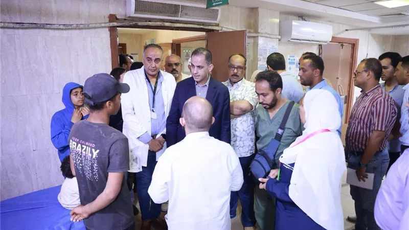 نائب وزير الصحة يجري جولة تفقدية موسعة في مطروح استعدادا لموسم الصيف