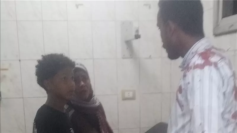 شاب ينقذ طالب من تحت لودر إثر  اصطدامه بتوكتوك فى قنا