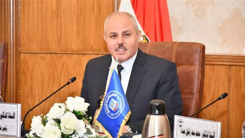 جامعة قناة السويس تعزز التحول الرقمي برفع كفاءة العاملين بكلية الطب