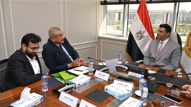 خالد هاشم: الوزارة تدعم الشركات المصرية الجادة في توطين الصناعات ذات الأولوية