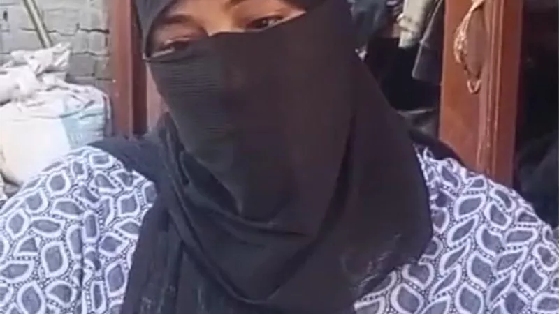«المطر بيغرق علينا البيت».. استغاثة أم من البحيرة لإنقاذ أسرتها وعلاج زوجها 