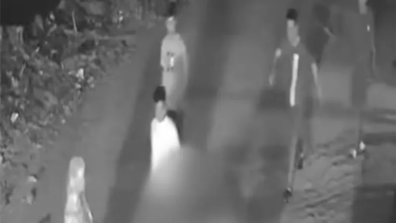 من خلاف بسيط إلى تبادل اتهامات.. مشادة بين جيران تثير الجدل