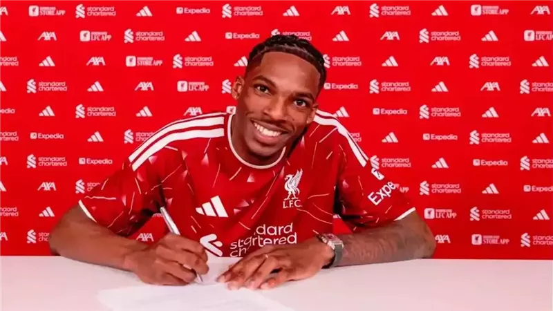 رسميًا.. ليفربول يعلن التعاقد مع جيريمي جاكيه بعقد طويل الأمد