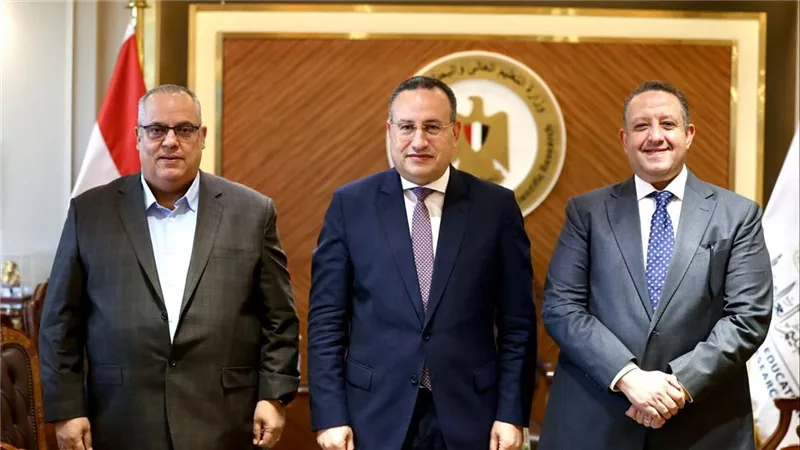 وزير التعليم العالي يبحث مع نقيب المهندسين إطلاق مسارات جديدة لدعم الابتكار