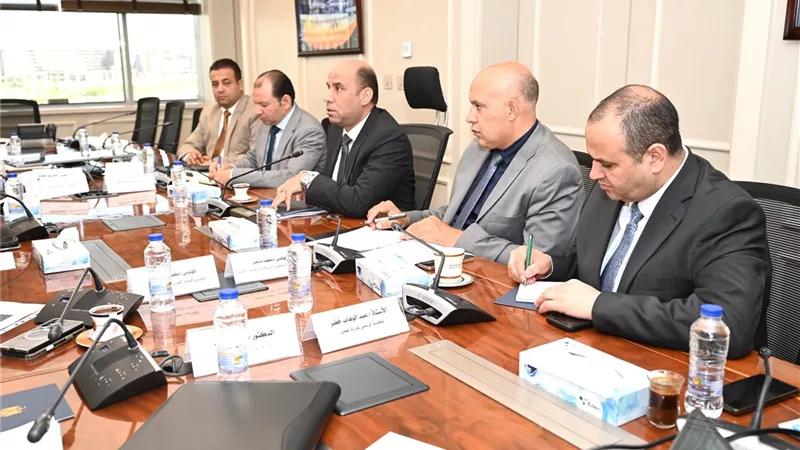 وزيرا الصناعة والعمل يبحثان إزالة تحديات الاستثمار ودعم المصانع