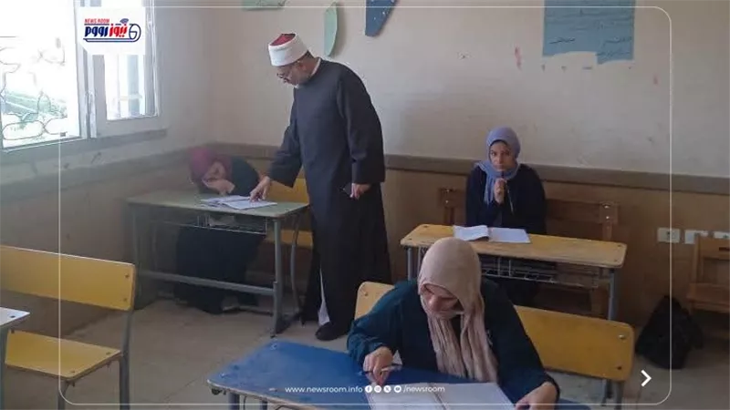الوكيل الشرعي لمنطقة المنيا الأزهرية يتابع امتحان التفسير بلجان الثانوية